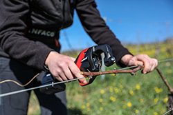 Une attacheuse Ã©lectrique nouvelle gÃ©nÃ©ration pour la vigne, signÃ©e INFACO