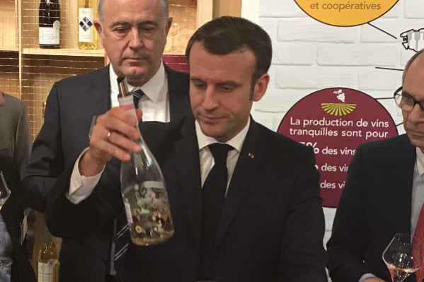 Emmanuel Macron est la 'personnalité de l'année 2022' pour la Revue du vin de France