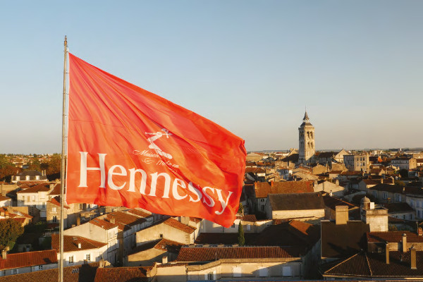 Champagnes et cognacs surperforment en 2021 pour ces groupes de luxe