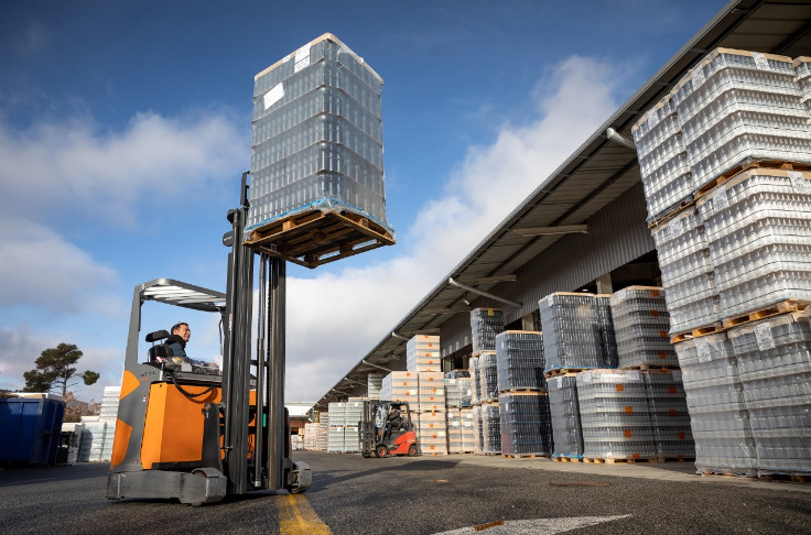 Les délais, les prix et la colère s'envolent avec les bouteilles de vin en verre