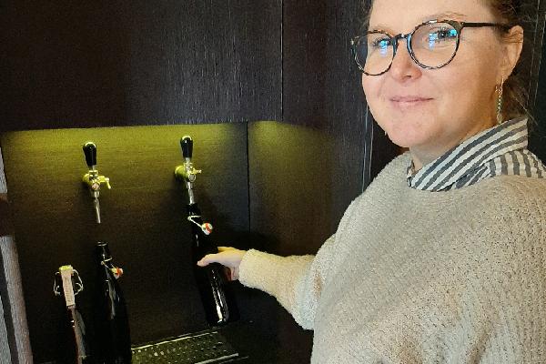 Du vin vendu à la tireuse en bouteille consignée