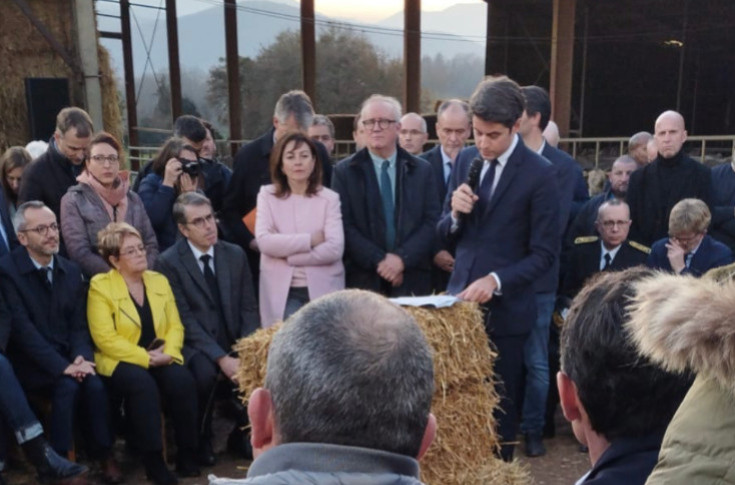 Gabriel Attal promet un fonds d’urgence à la viticulture 