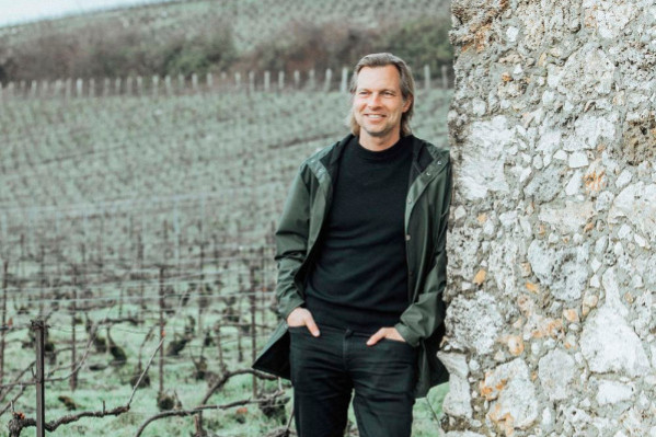 La bouteille de champagne en verre blanc en sursis ?