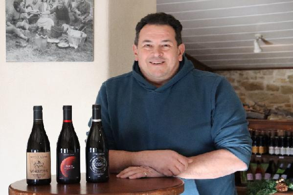 Cuvées martiennes, musicales, souterraines, ce vigneron vend de l’émotion en bouteille et ça marche !