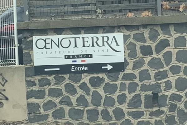 Tags de menaces explosives contre un négoce de vins en Languedoc