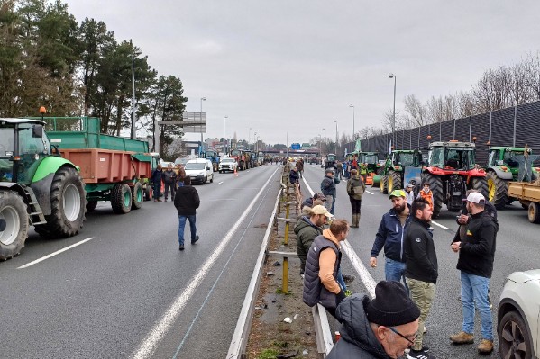 Viticulteurs et agriculteurs paralysent Bordeaux