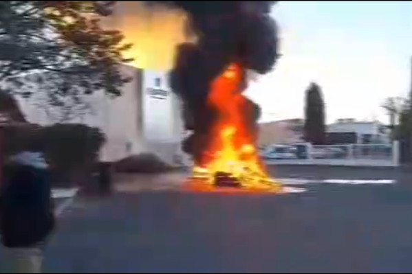 Manifestation vigneronne enflammée contre les négoces Castel et Grands Chais