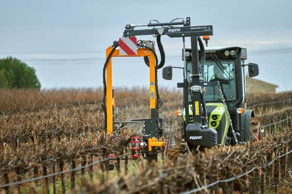 Un cadre 3-en-1 de prétaille, TRP et épamprage chez Pellenc