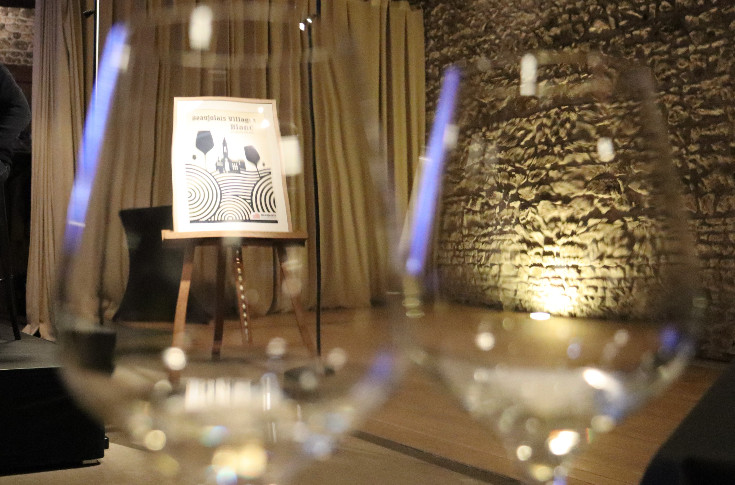Le vin blanc voit la vie en rose dans le Beaujolais