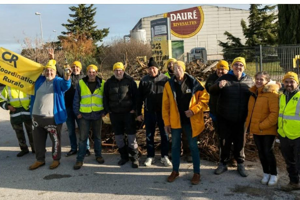 Ils veulent que le muscat de Samos aille se faire boire chez les Grecs et pas en France