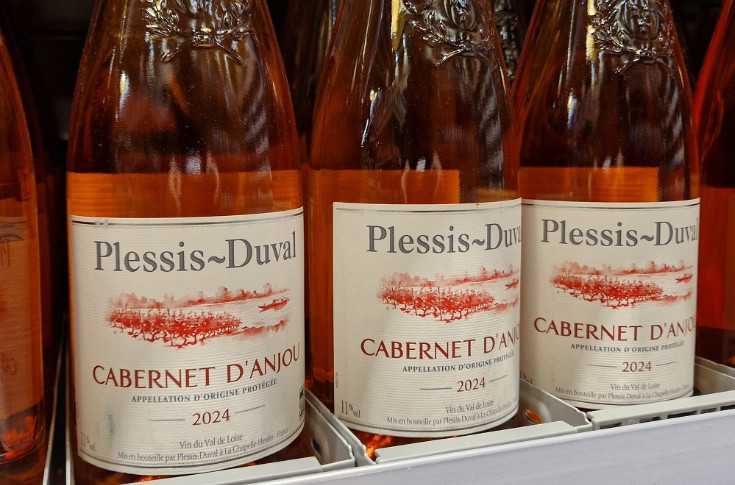 Castel efface la marque Roches-Linières au profit de Plessis-Duval sur ses vins de Loire