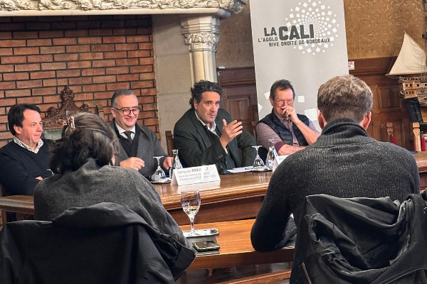 2 collectivités investissent 950 000 € pour que les 'viticulteurs qui ne peuvent plus vivre de la vigne développent une activité complémentaire génératrice de revenus'