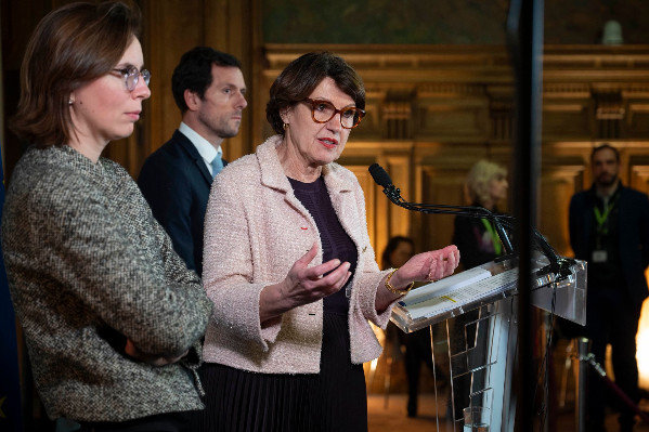 Coups d’accélérateur et de pression pour arracher 130 millions € de vignes