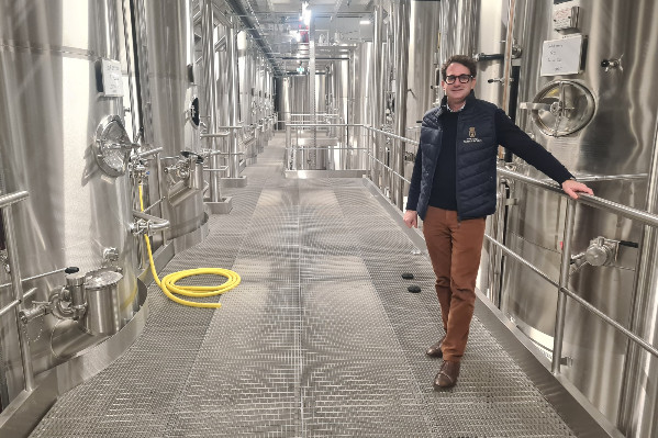 Bichot dépoussière le stockage et le conditionnement de vin pour bichonner les crus de Bourgogne et attirer la main d’œuvre