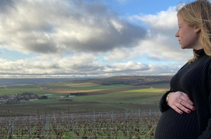 Pour les vigneronnes, congé maternité rime aussi avec difficulté à recruter