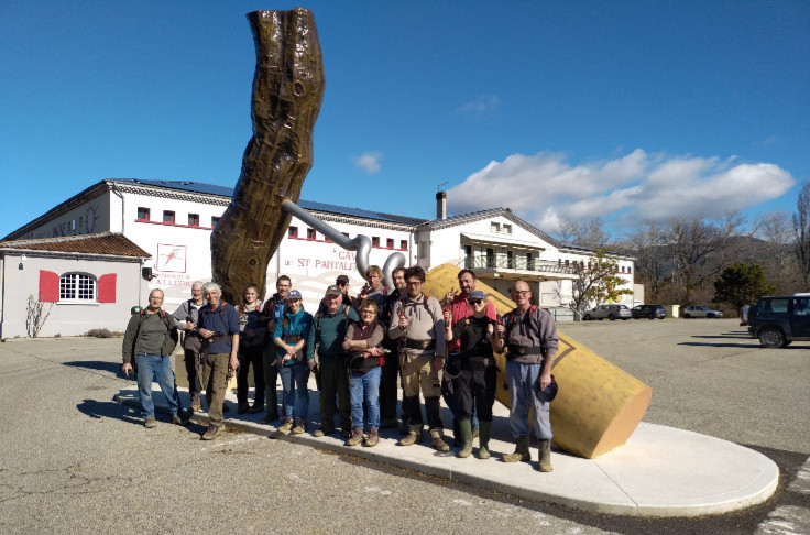 Côtes-du-Rhône winegrowers offer a token of their community spirit and generosity Côtes-du-Rhône winegrowers offer a token of their community spirit and generosity