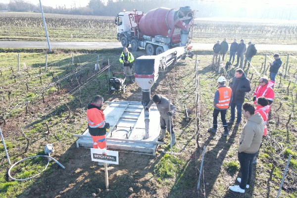 Des tours antigel fixées sur du béton à faible émission de carbone