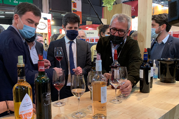 Le ministre souhaite le meilleur, la filière vin veut en voir la couleur
