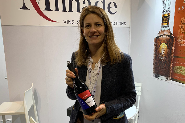 Ce vin de Bordeaux détourne les oppositions politiques en enseignements climatiques