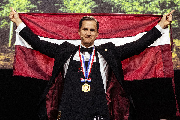 Raimonds Tomsons remporte la coupe du monde de sommellerie 2023 🍷🏆🍾