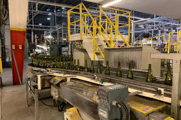 Promis juré, les verriers produisent un maximum de bouteilles pour la filière vin   