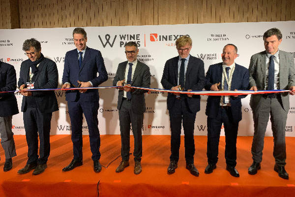 Prendre du salon pour mener les vins à bon export