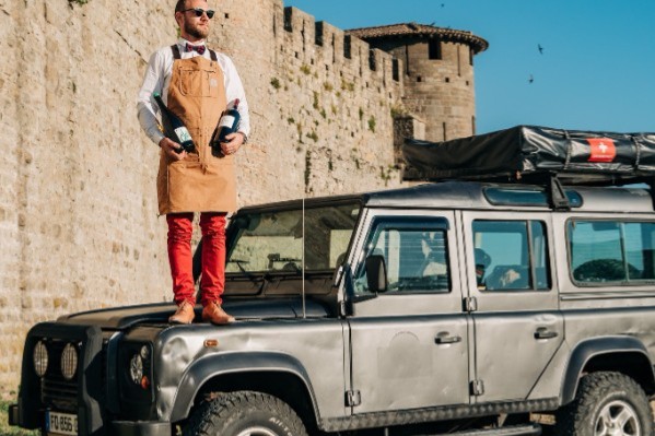 Ce sommelier fait la promotion des vins du Sud pendant son voyage de noces