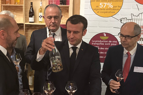 Emmanuel Macron se veut autant au chevet des crises que des transitions agricoles