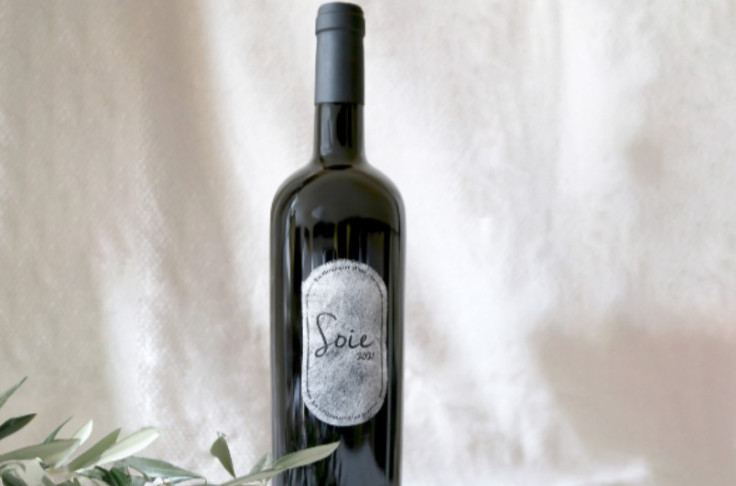 Un vin étiqueté dans la soie