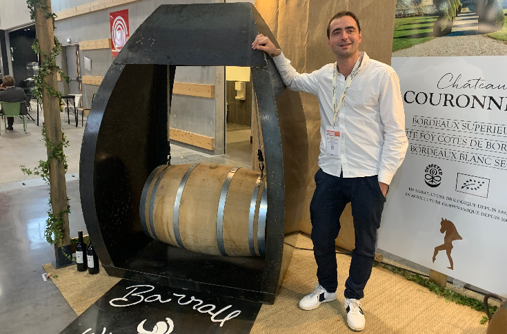 Ce vigneron balance sa barrique pour arrondir ses fins de bois