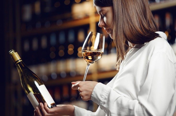 Dis-nous comment tu dégustes le vin, je te dirai (peut-être) quel expert tu es