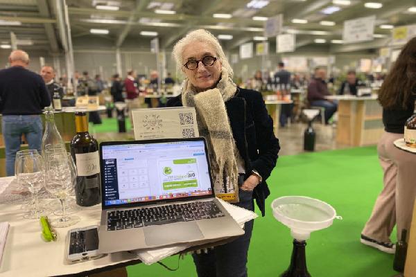 Rédaction de fiches techniques, communication... l'IA révolutionne le marketing du vin