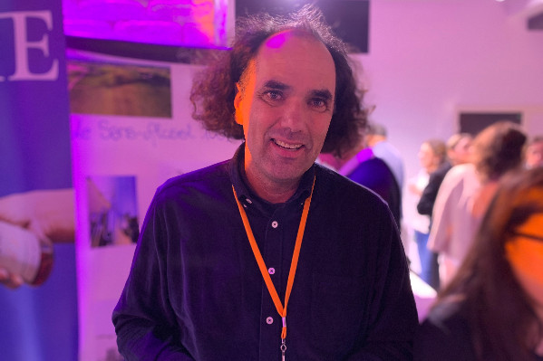 'Qui sont les ambassadeurs du vin ? Gérard Depardieu et Pierre Arditi... Le vin sans alcool a Cara Delevingne et Constance Jablonski'