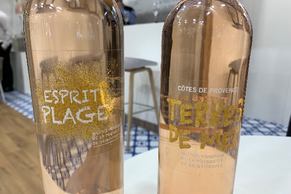 Grains de sable sur l’étiquette de ces vignerons de Provence