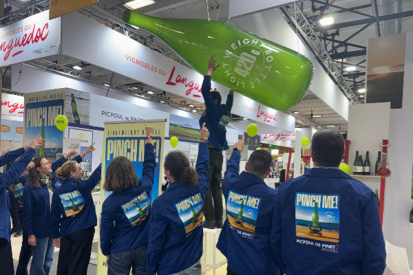 La bouteille syndicale du Picpoul de Pinet s’allège pour garder la ligne environnementale à l’export