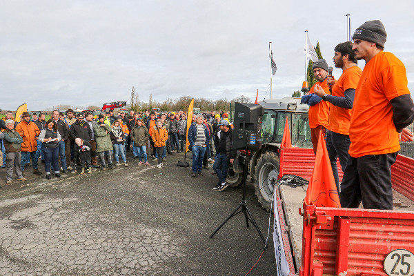 La distillerie ne paye pas 20 livreurs, les viticulteurs débarquent à 200