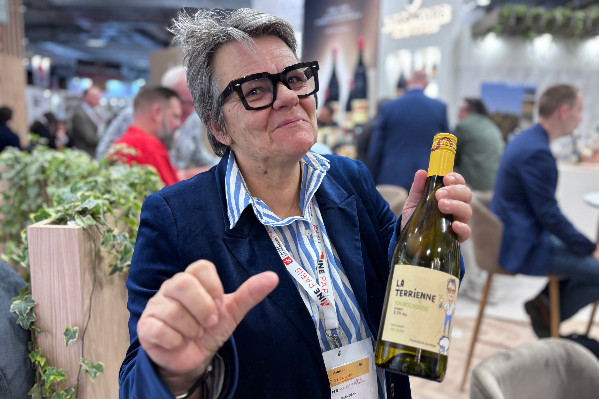 'Il faut arrêter d’arracher des vignes à un moment. Il faut jouer plus collectif entre la production et le négoce.'