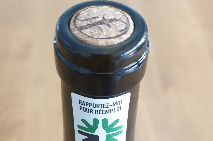 Dispenser les bouteilles de vin de capsule ? 
