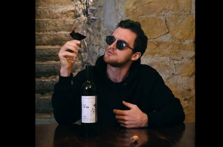 Des clips de rap à la place de commentaires de dégustation de vins
