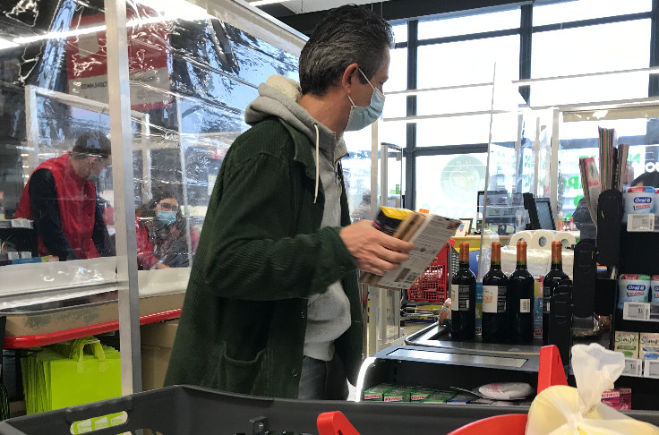 Les enseignes promettent de renégocier le prix de leurs contrats d'achat, vins compris   