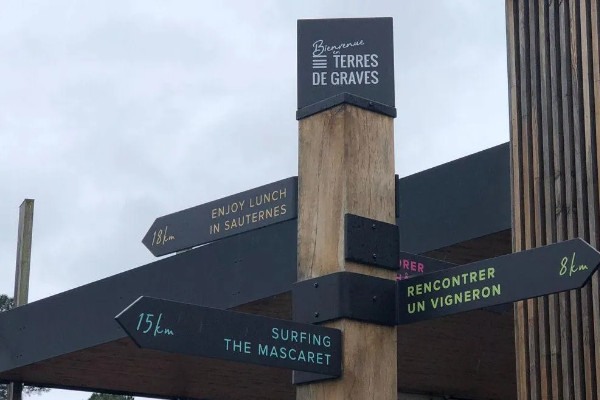 Une aire d’autoroute pour le tourisme, mais pas les vins, de Graves, Pessac-Léognan, Sauternes et Barsac