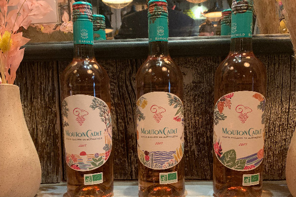Mouton Cadet positionne les vins rosés de Bordeaux sur le premium