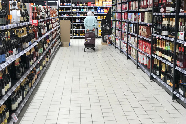 La guerre en Ukraine n’explique pas la baisse des ventes de vin en grande distribution