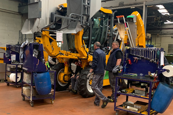 Le constructeur Grégoire relance ses chaînes de production et rassure ses clients vignerons