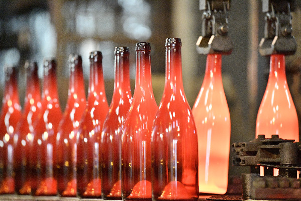 Flambée des prix des bouteilles, caisses, cartons et autres étiquettes de vin