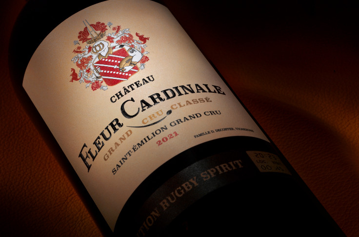 Le chevalier des vins de Fleur Cardinale réveille son rugby spirit