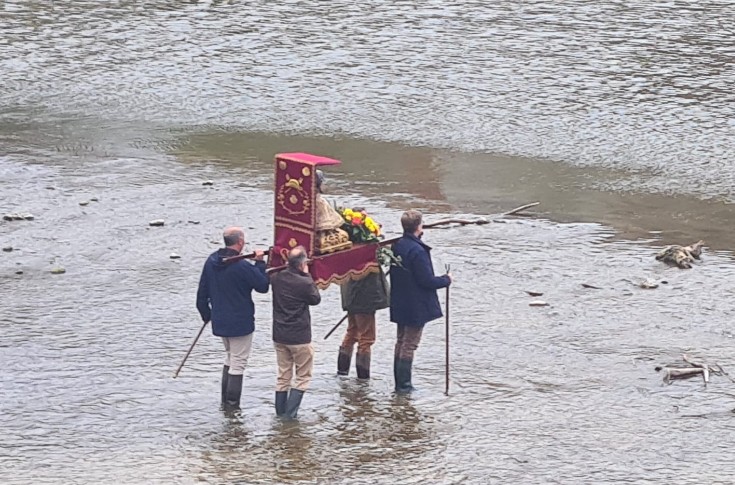 La pluie tombe sur le vignoble 3 heures après la procession d'imploration
