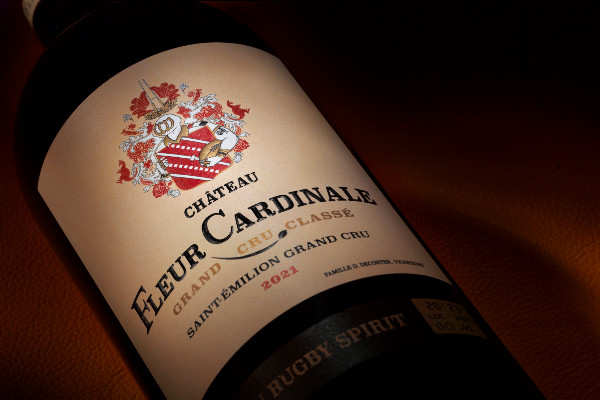 Le chevalier des vins de Fleur Cardinale réveille son rugby spirit