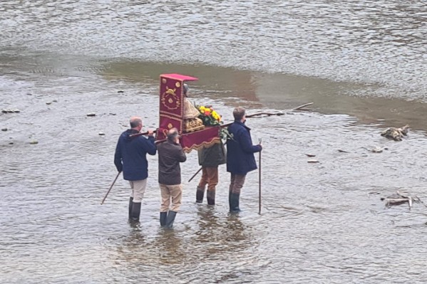 La pluie tombe sur le vignoble 3 heures après la procession d'imploration