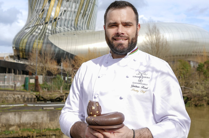 La cité du vin en chocolat et en bordeaux
